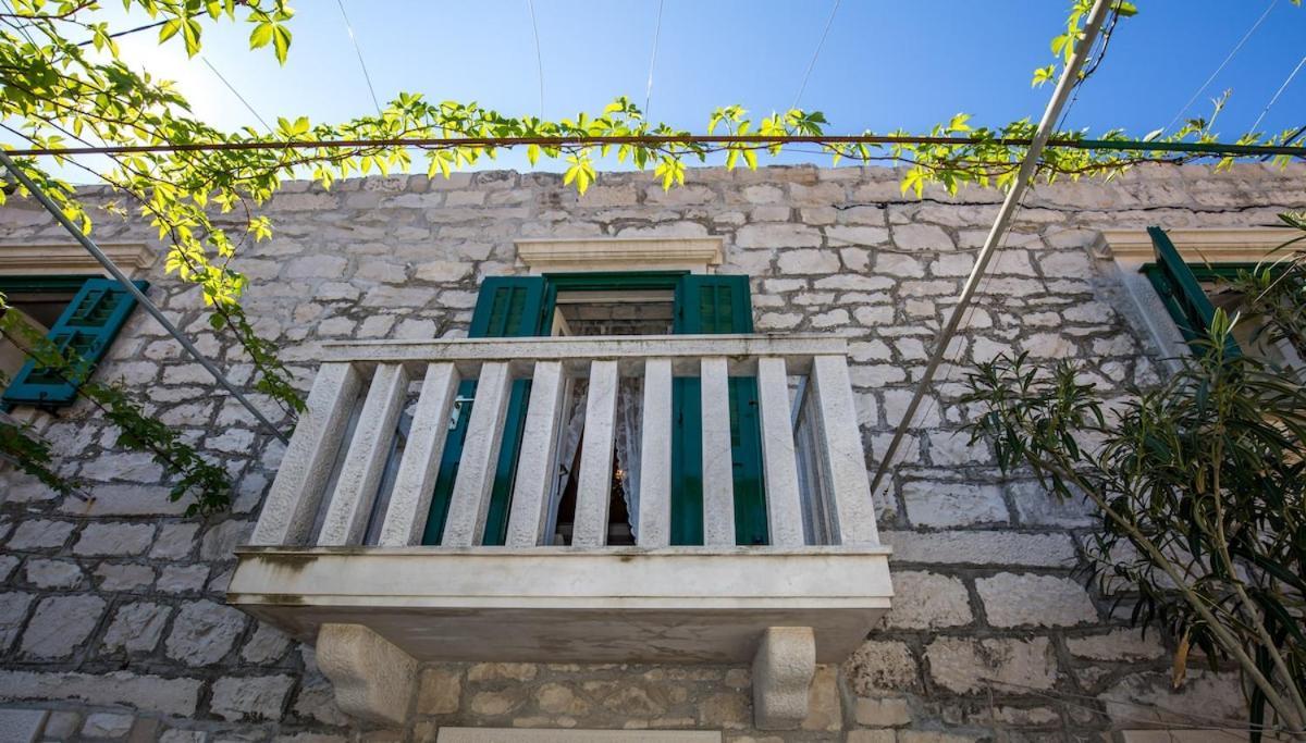 Visilo Stone House Villa Pucisca Exteriör bild